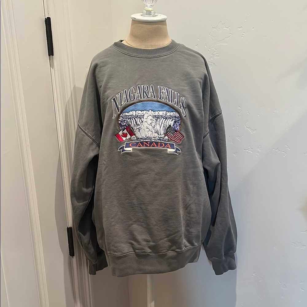 Brandy Melville Niagara Falls Canada Sweater